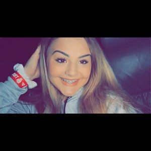 Meet your Posher, Alyssa